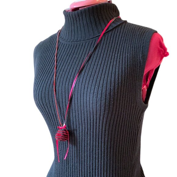 Handmade Long pendant necklace with fabric Red and Black pompom - Picture 2 of 7